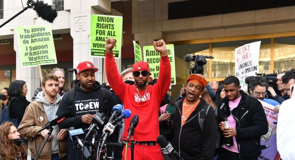 Amazon ordered to negotiate with NYC warehouse union
