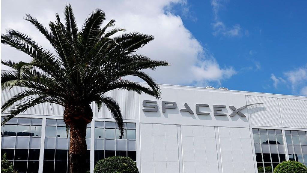 SpaceX targets over $2T valuation for upcoming IPO